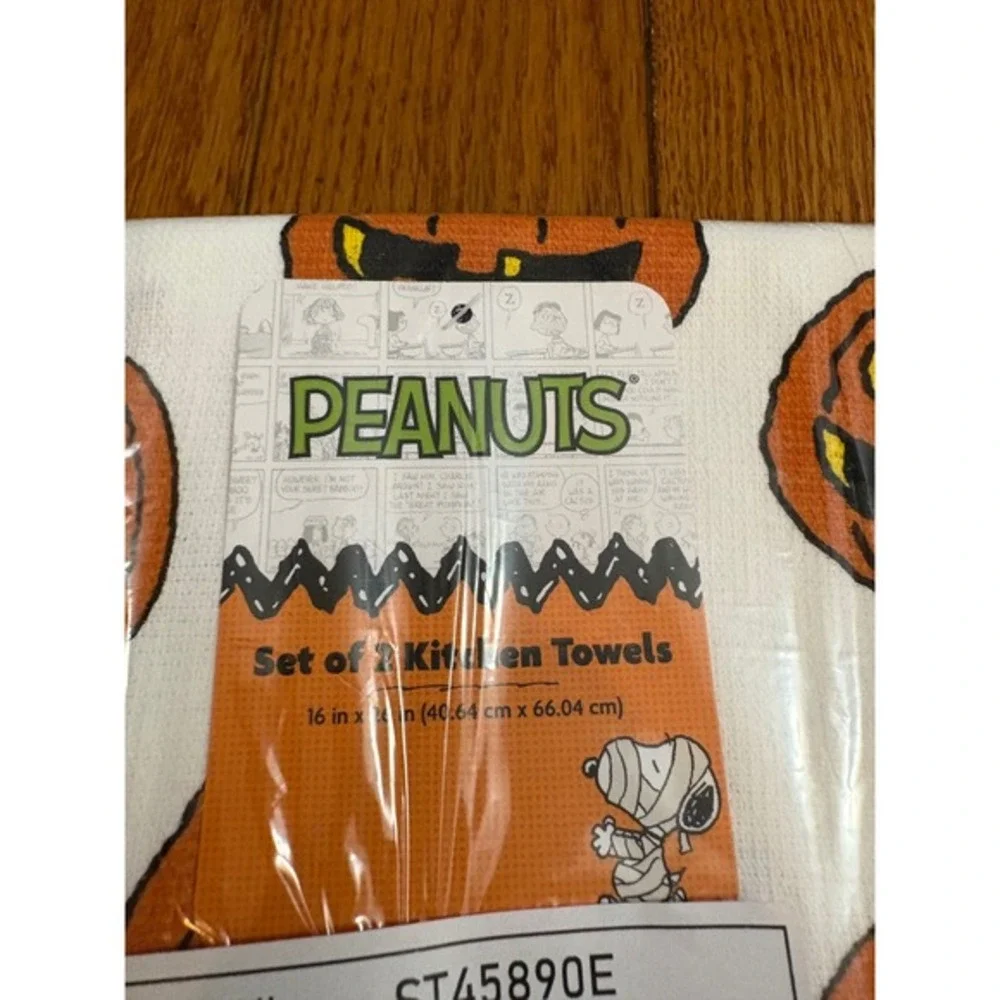 Peanuts Snoopy Halloween Trick or Treat Kitchen Towels Set of 2‎ Jack O Lantern